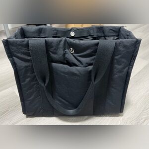 Lululemon Boxy Tote Black 10L